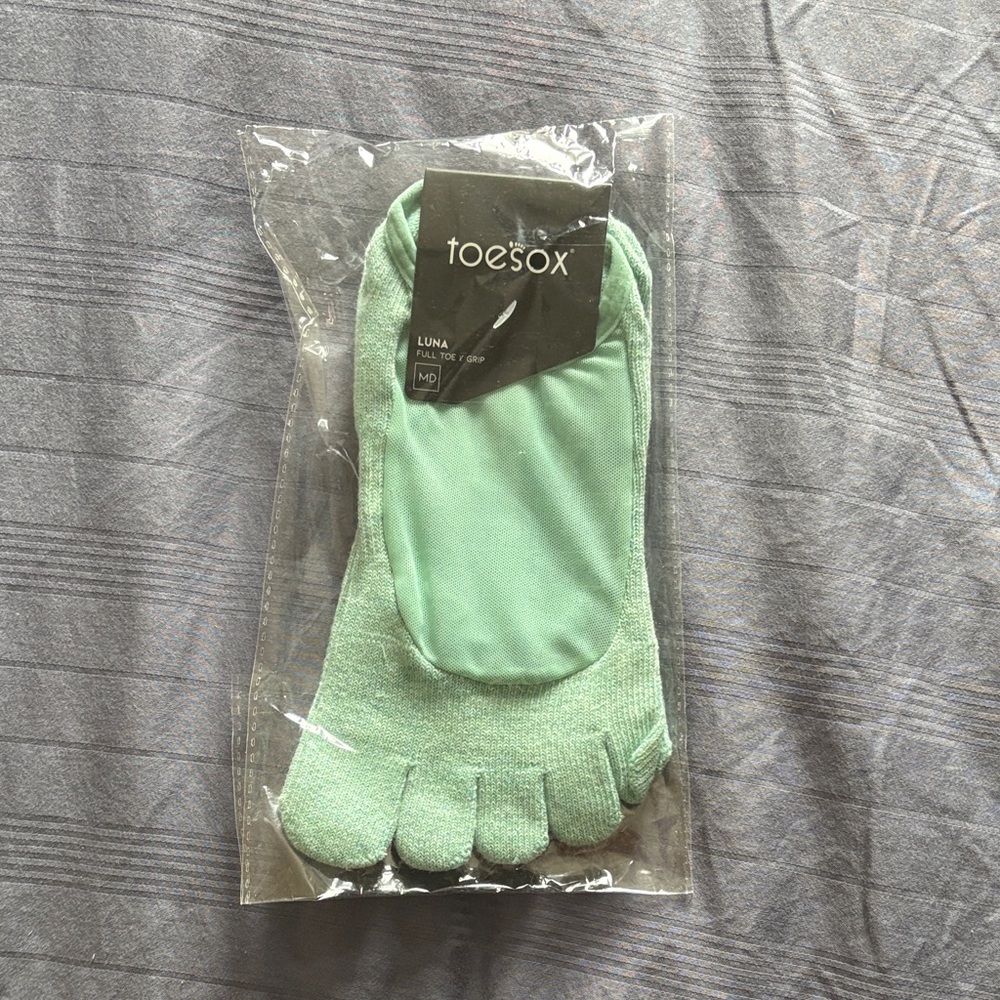 Pilates ToeSox Luna Grip Socks in Light Green